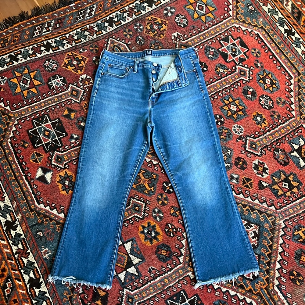 Cropped Gap size 14/32R bootcut cutoff jeans
